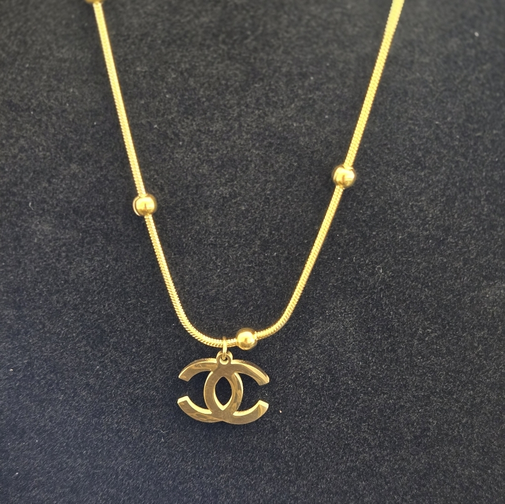 Gold Necklace with Pendant - Picture 2 of 4
